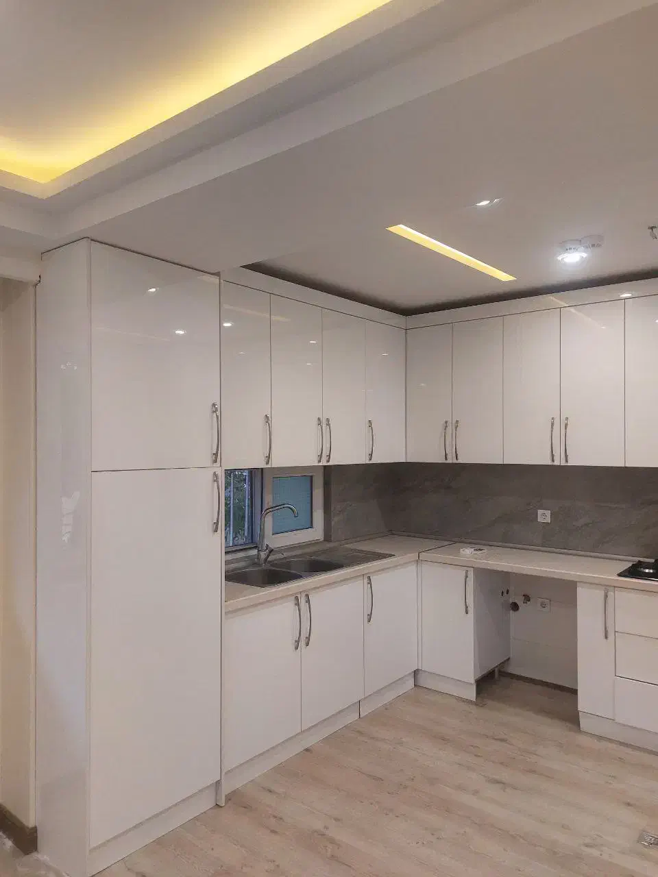 ارام شرقی/نوساز/تک واحدی و شیرسنگی/نوساز/تک واحد|اجارهٔ آپارتمان|همدان, |دیوار