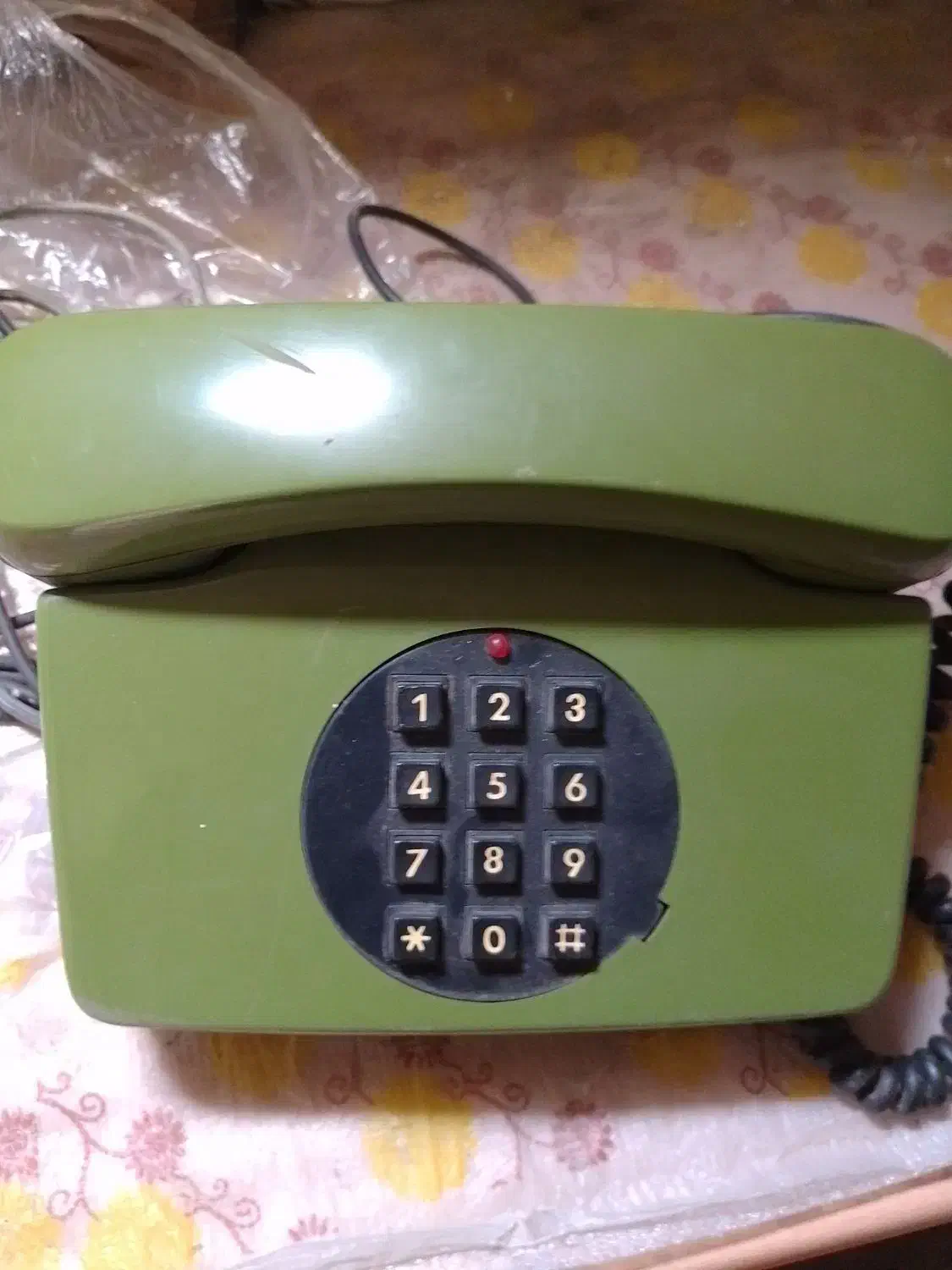 تلفن رومیزی قدیمی|کلکسیون اشیاء عتیقه|سمنان, |دیوار