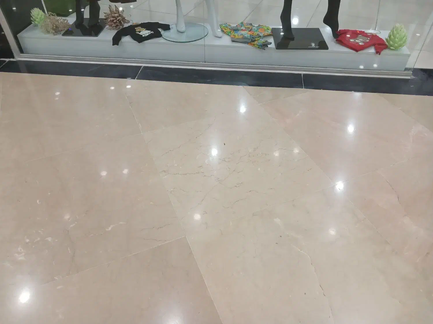 فروش ویترین و میز پیشخوان|فروشگاه و مغازه|ابهر, |دیوار