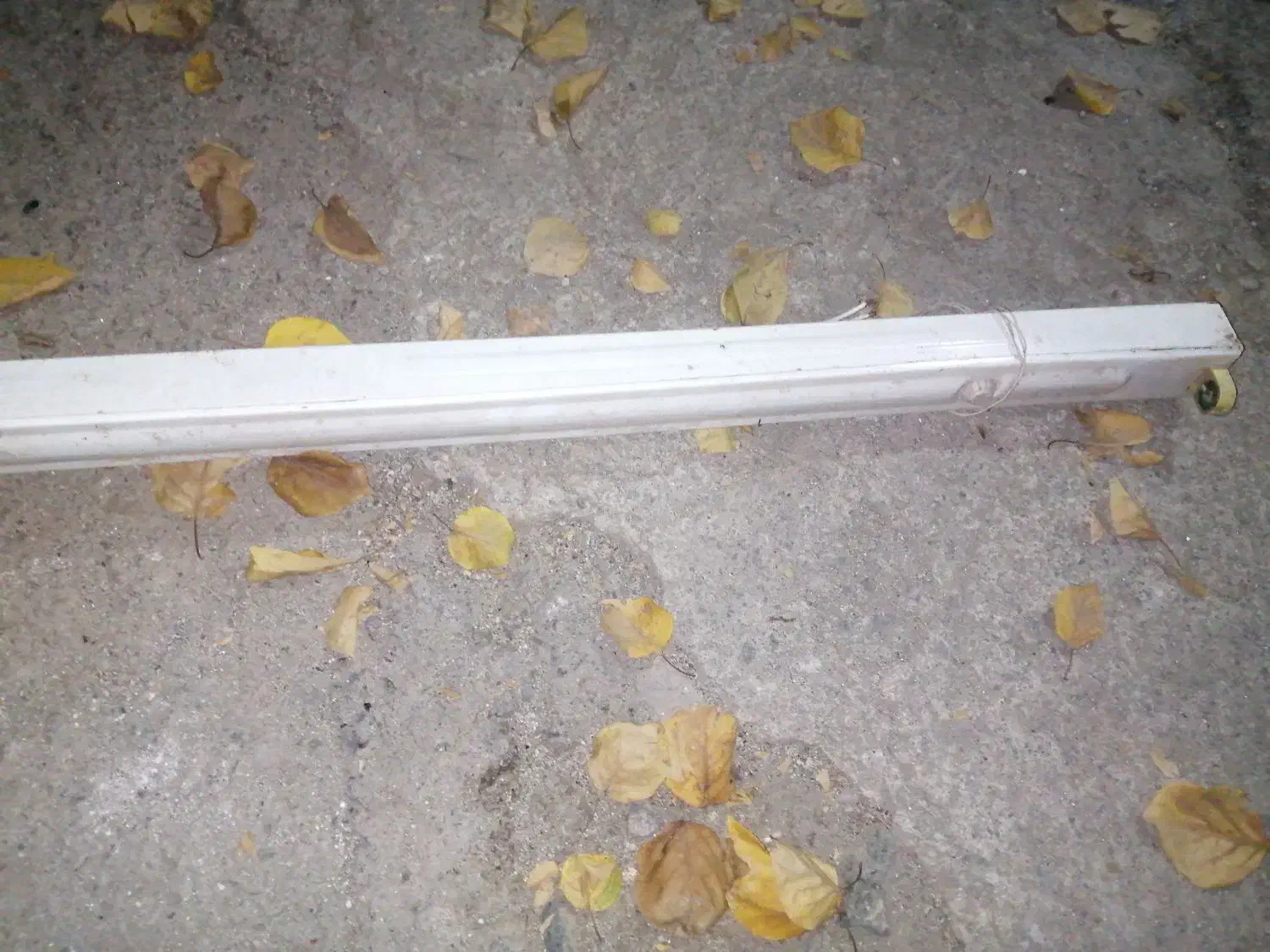 ۴عدد پایه مهتابی سالم بفروش می‌رسد|لامپ و چراغ|سنندج, |دیوار