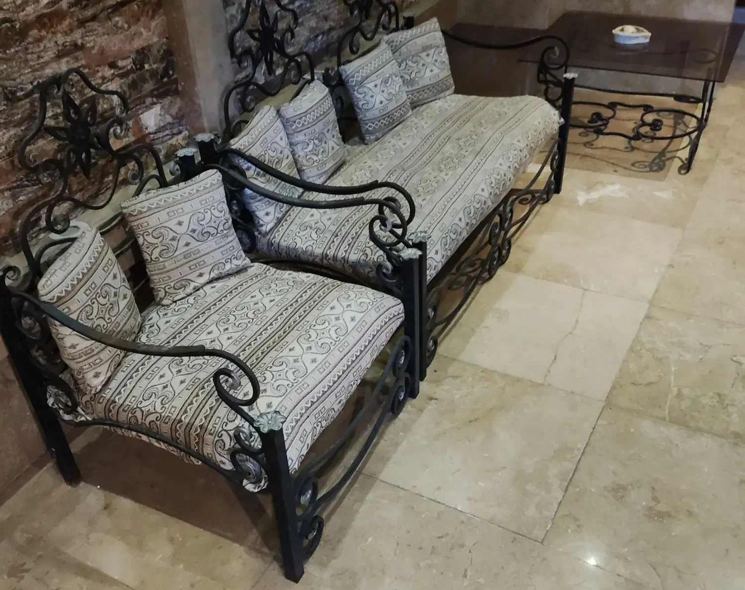 نیم ست فرفورژه و میز جلو مبلی|مبلمان خانگی و میز عسلی|صدرا-فارس, فاز ۱|دیوار