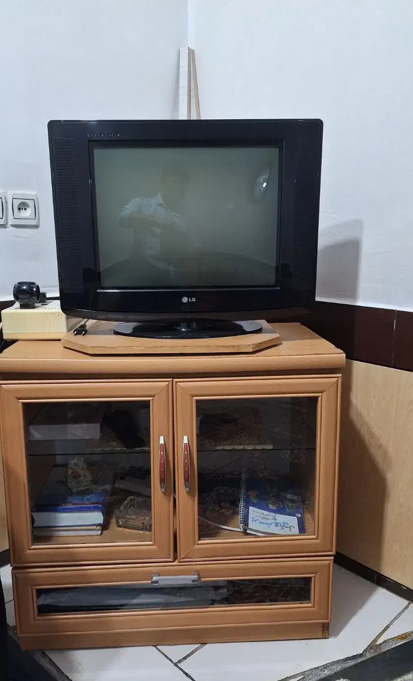 تلویزیون مارک LG اصل همراه گیرنده دیجیتال با کیفیت|تلویزیون و پروژکتور|دزفول, |دیوار