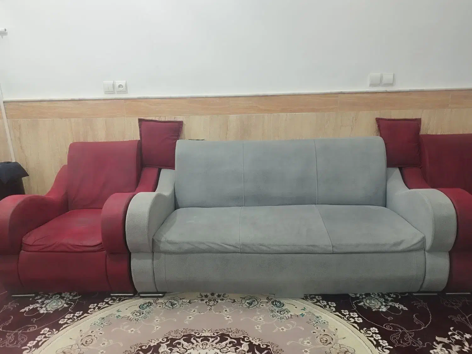 مبل ۷نفره|مبلمان خانگی و میز عسلی|قم, باغ شریفی|دیوار