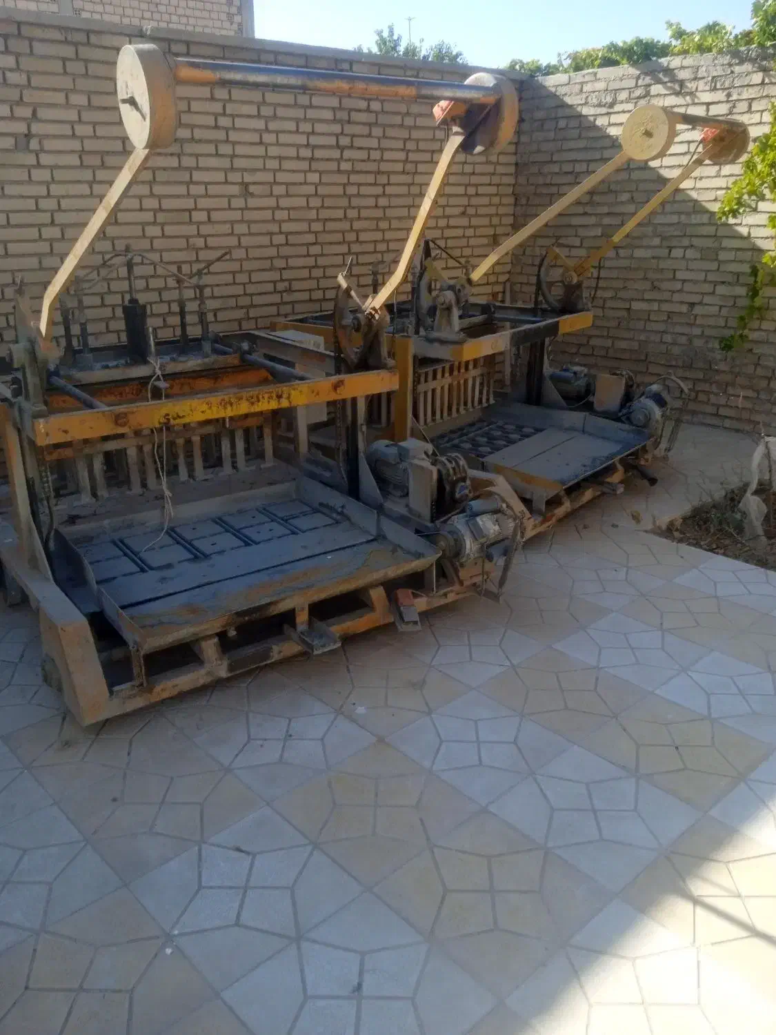 سلام دودسگاه بلوک زن مخلوط کن سیمان بفروش میرسد|ماشین‌آلات صنعتی|بروجن, |دیوار