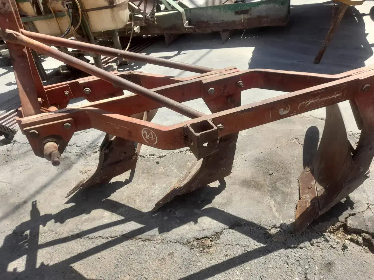 تراکتور گاوآهن|ماشینآلات صنعتی|اندیمشک, |دیوار