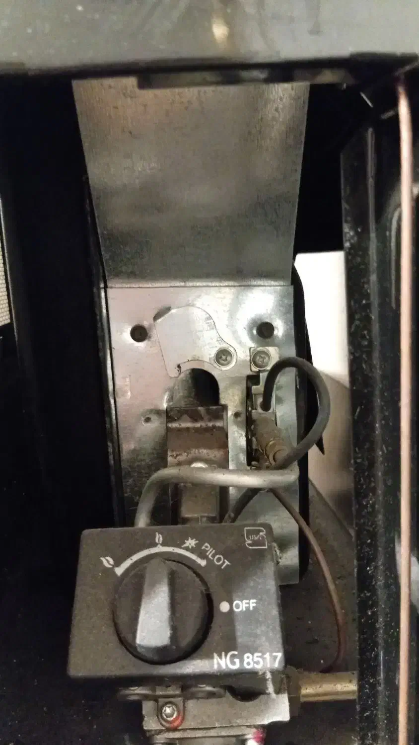 بخاری دودکش دار|بخاری، هیتر، شومینه|رشت, نیکمرام|دیوار