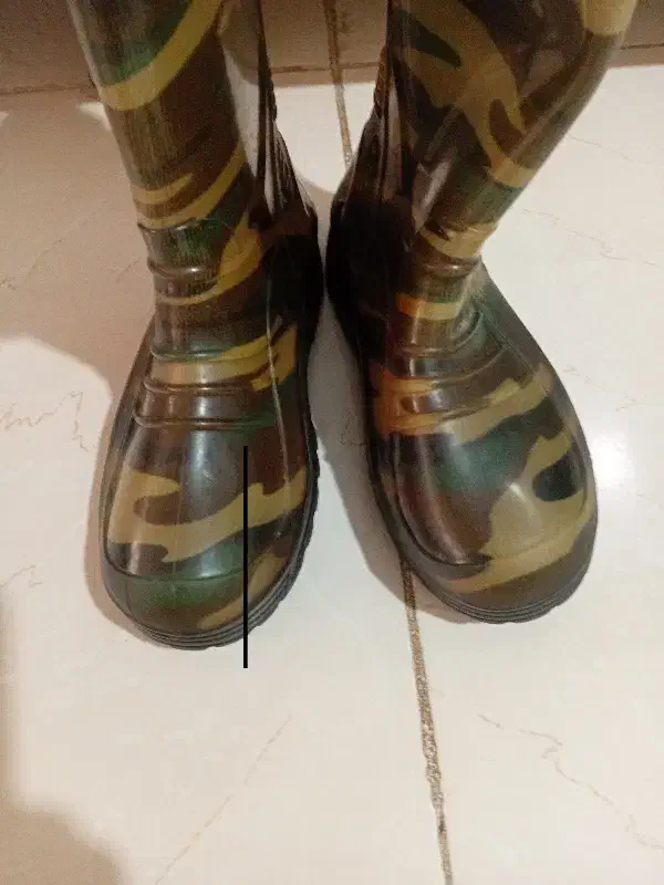 چکمه ی پلنگی بچگانه|کفش و لباس بچه|رشت, پیرکلاچای|دیوار