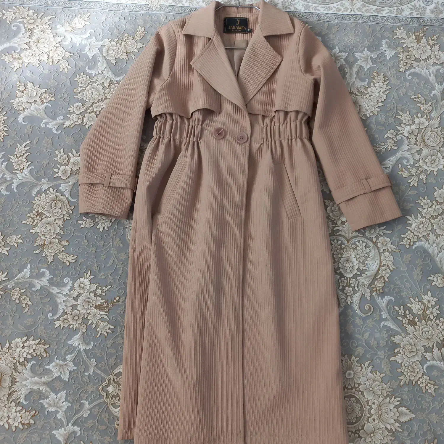 بارونی|لباس|مشهد, کارگران|دیوار