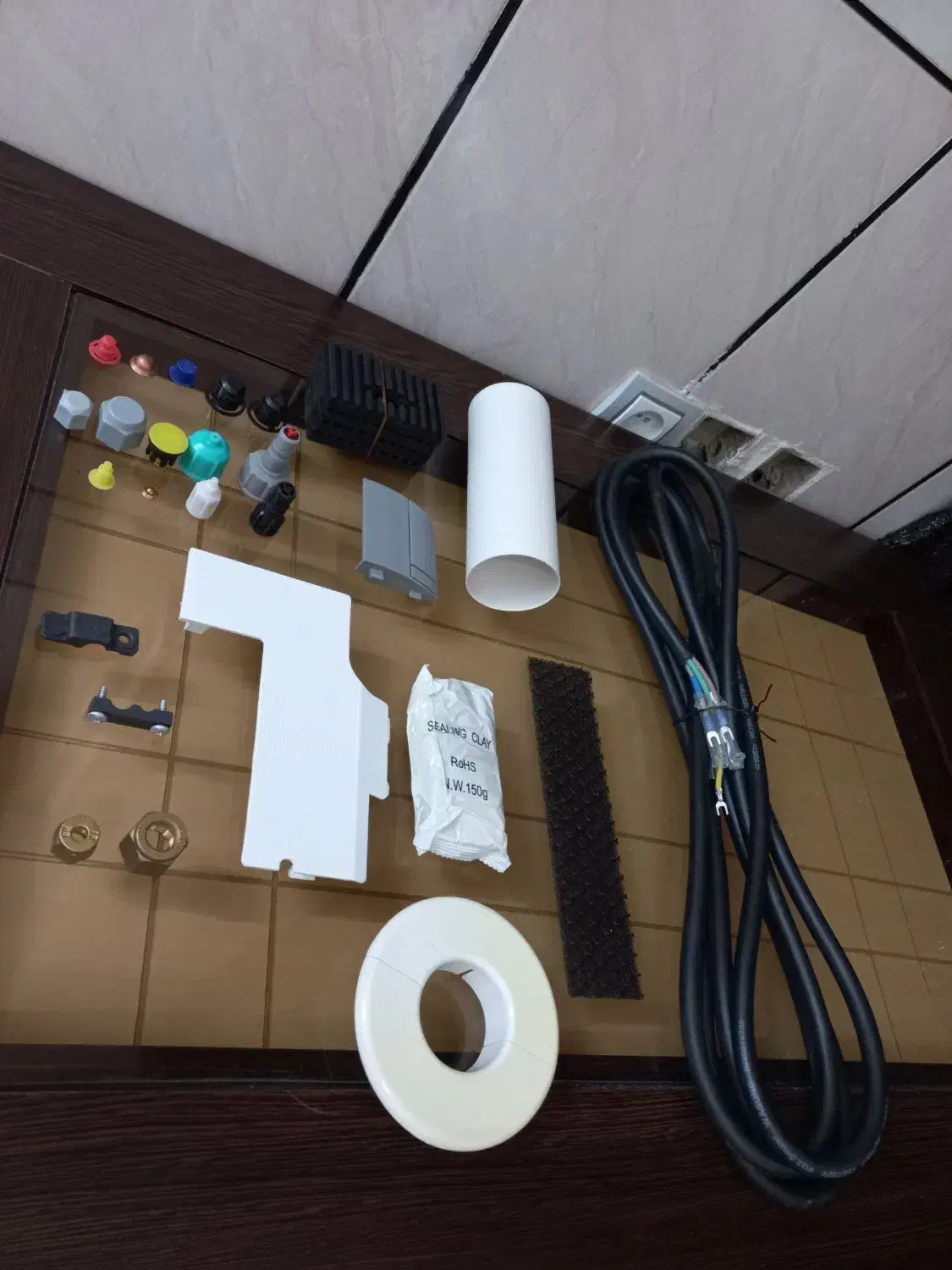 کابل برق اسپیلت۵متری۴نخ/کارتن خالی کولرگازی ایوولی|کولر گازی و فنکوئل|شیراز, فرگاز|دیوار