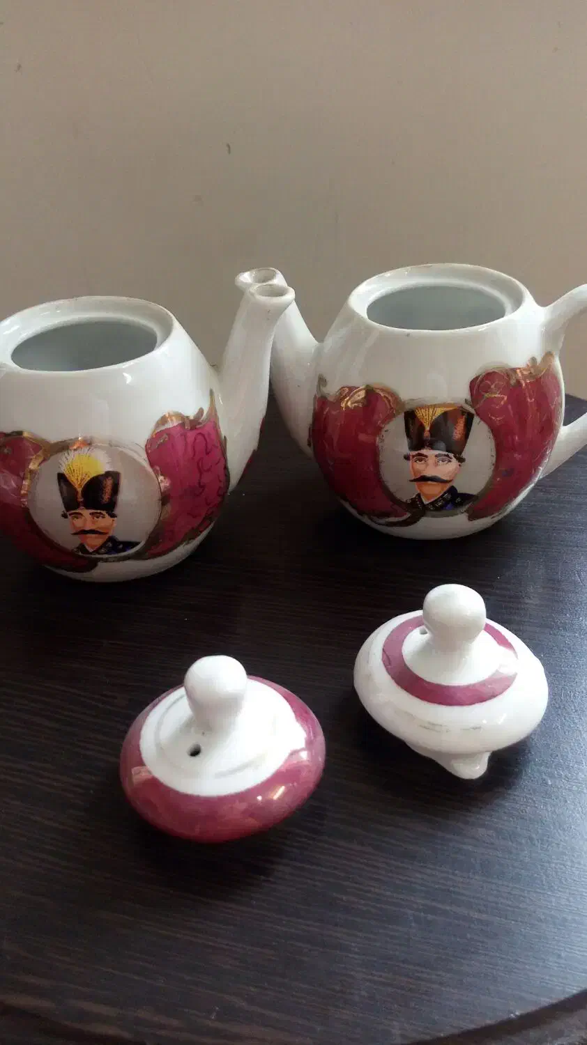 یک جفت قوری قدیمی|کلکسیون اشیاء عتیقه|پاکدشت, پاکدشت (مامازند)|دیوار