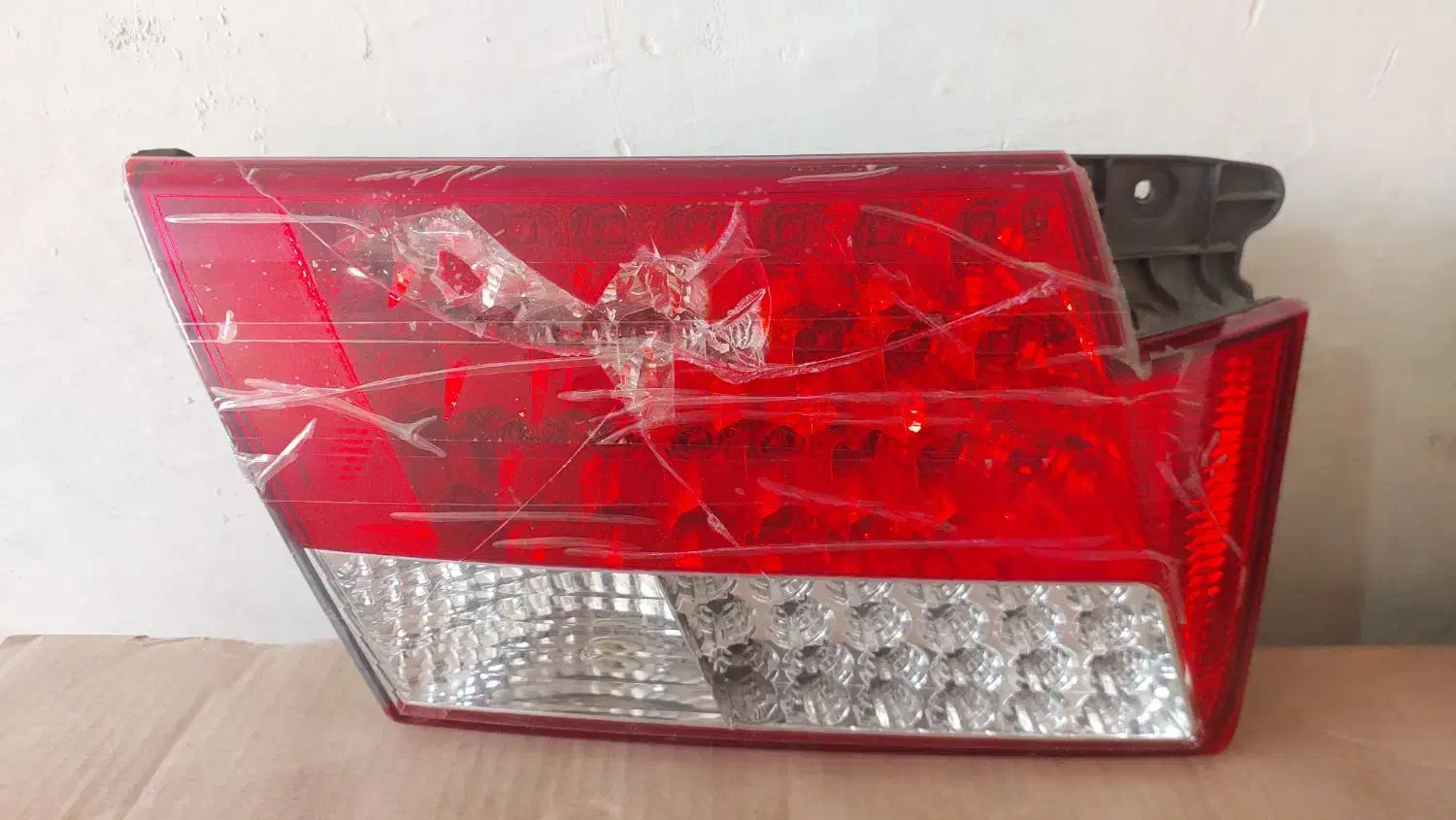 چراغ عقب هیوندا آزرا|قطعات یدکی و لوازم جانبی|شهریار, شهریار|دیوار