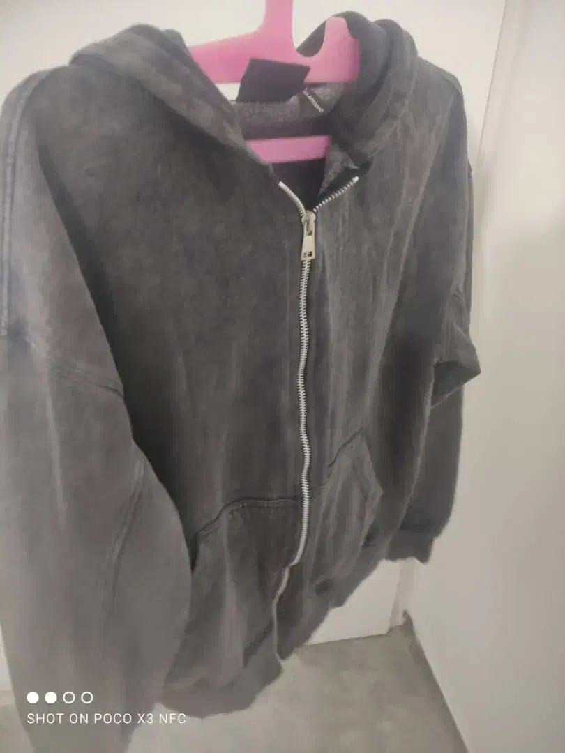 سویشرت سنگشور|لباس|مرودشت, فرهنگ|دیوار