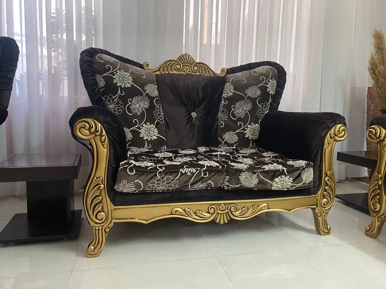 مبل نیمه سلطنتی هفت نفره|مبلمان خانگی و میز عسلی|شیروان (خراسان), |دیوار