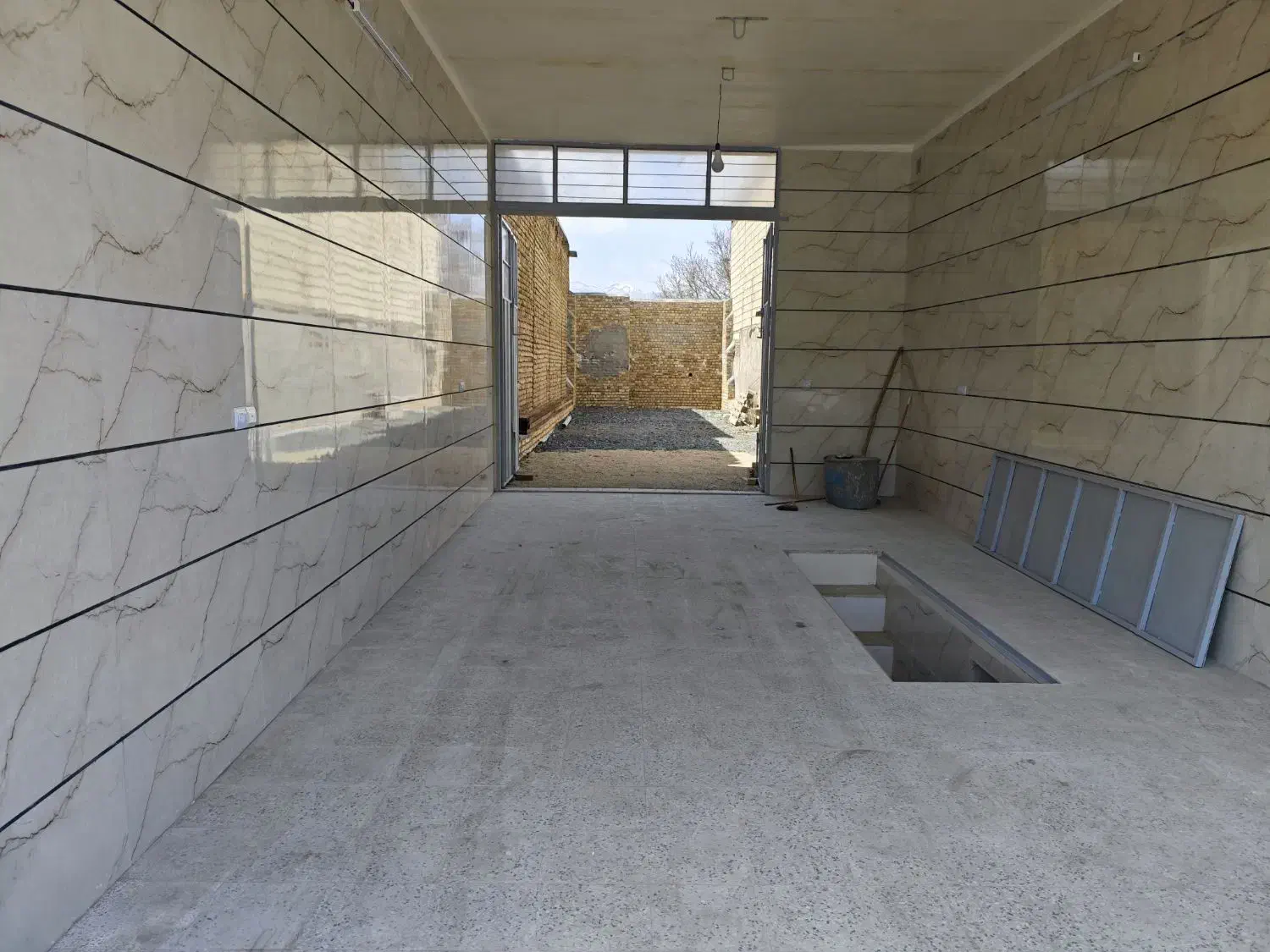 اجاره مغازه ۴۲متری با ۹۰متر زمین انباری|اجارهٔ مغازه و غرفه|بروجرد, |دیوار