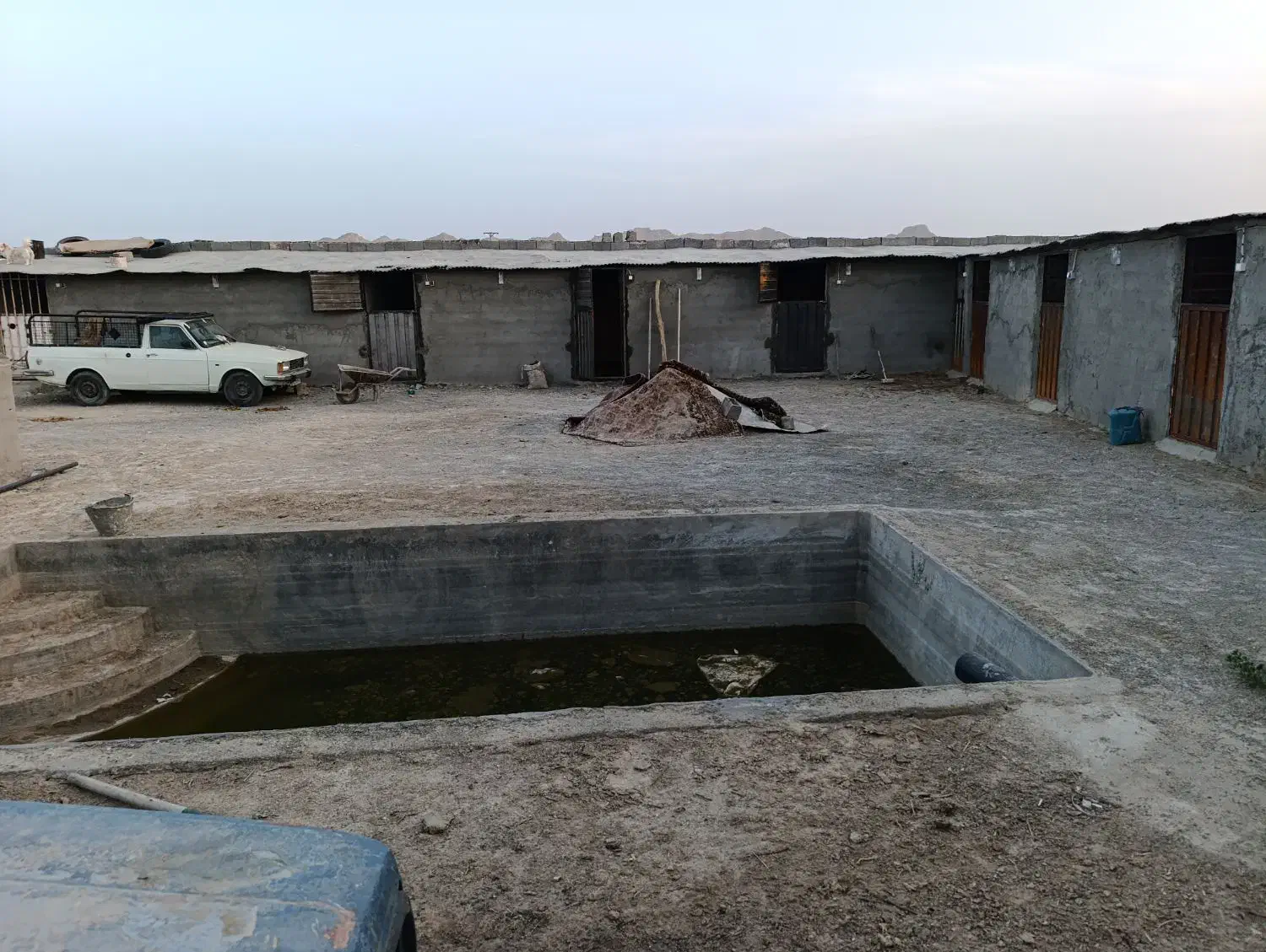 چهار دیواری قدیمی نزدیک اتوبان فرودگاه|فروش دفتر صنعتی، کشاورزی، تجاری|اصفهان, فرودگاه شهید بهشتی|دیوار