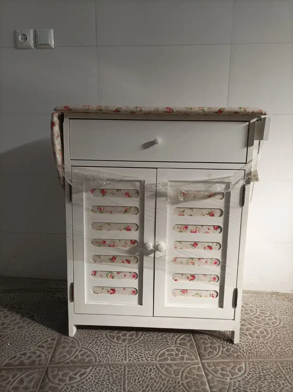 میز اتو|اتو و لوازم اتو|خوی, |دیوار