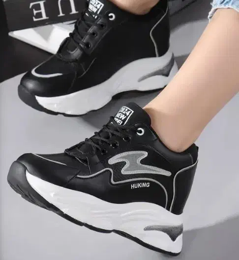 کفش|کیف، کفش، کمربند|نیشابور, پاستور|دیوار