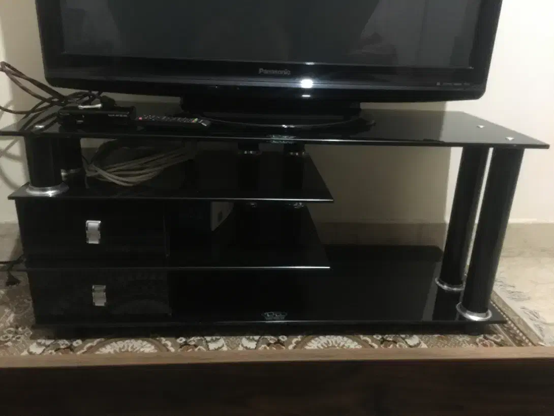 تلویزیون پلاسما ۴۲اینچ همراه گیرنده دیجیتال و میز|تلویزیون و پروژکتور|تهران, تهرانپارس جنوبی|دیوار