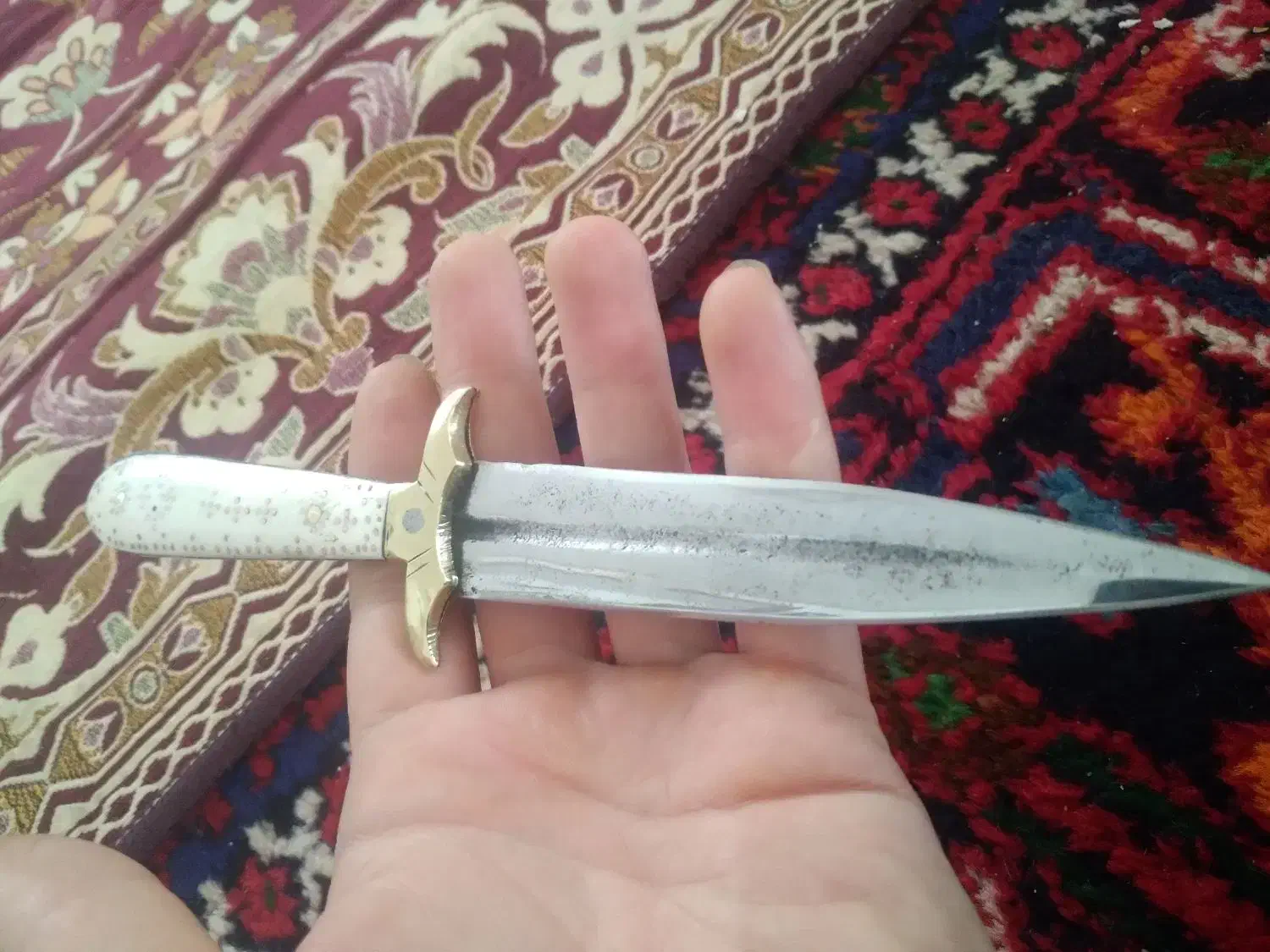 چاقو کهنه و زنده|کلکسیون اشیاء عتیقه|باسمنج, |دیوار