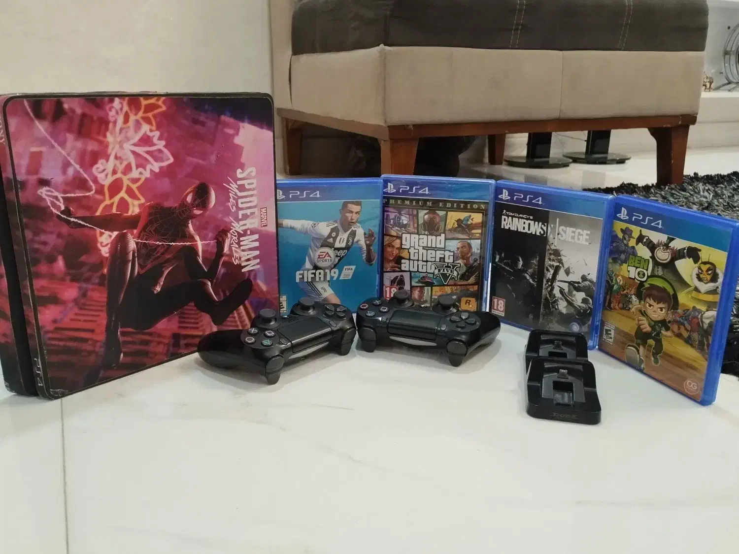 ps4 اسلیم ۲دسته 1 ترا به همراه دیسک و پایه شارژر|کنسول، بازی ویدئویی و آنلاین|رشت, شهرک شهید مفتح|دیوار