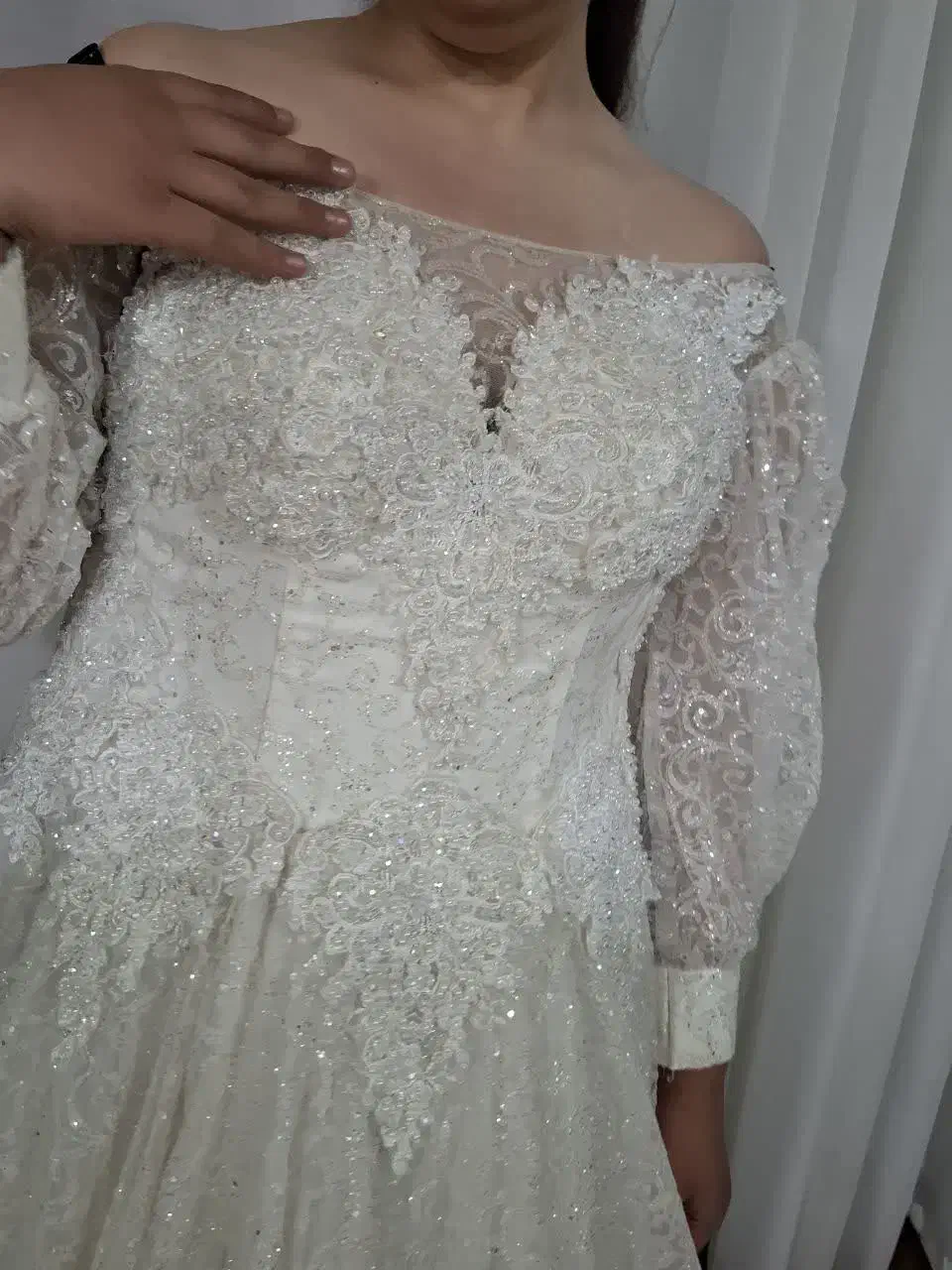 لباس عروس|لباس|رباط‌کریم, الارد|دیوار