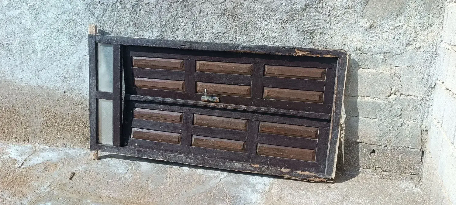 درب تخته ای قدیمی|کلکسیون اشیاء عتیقه|قشم, |دیوار