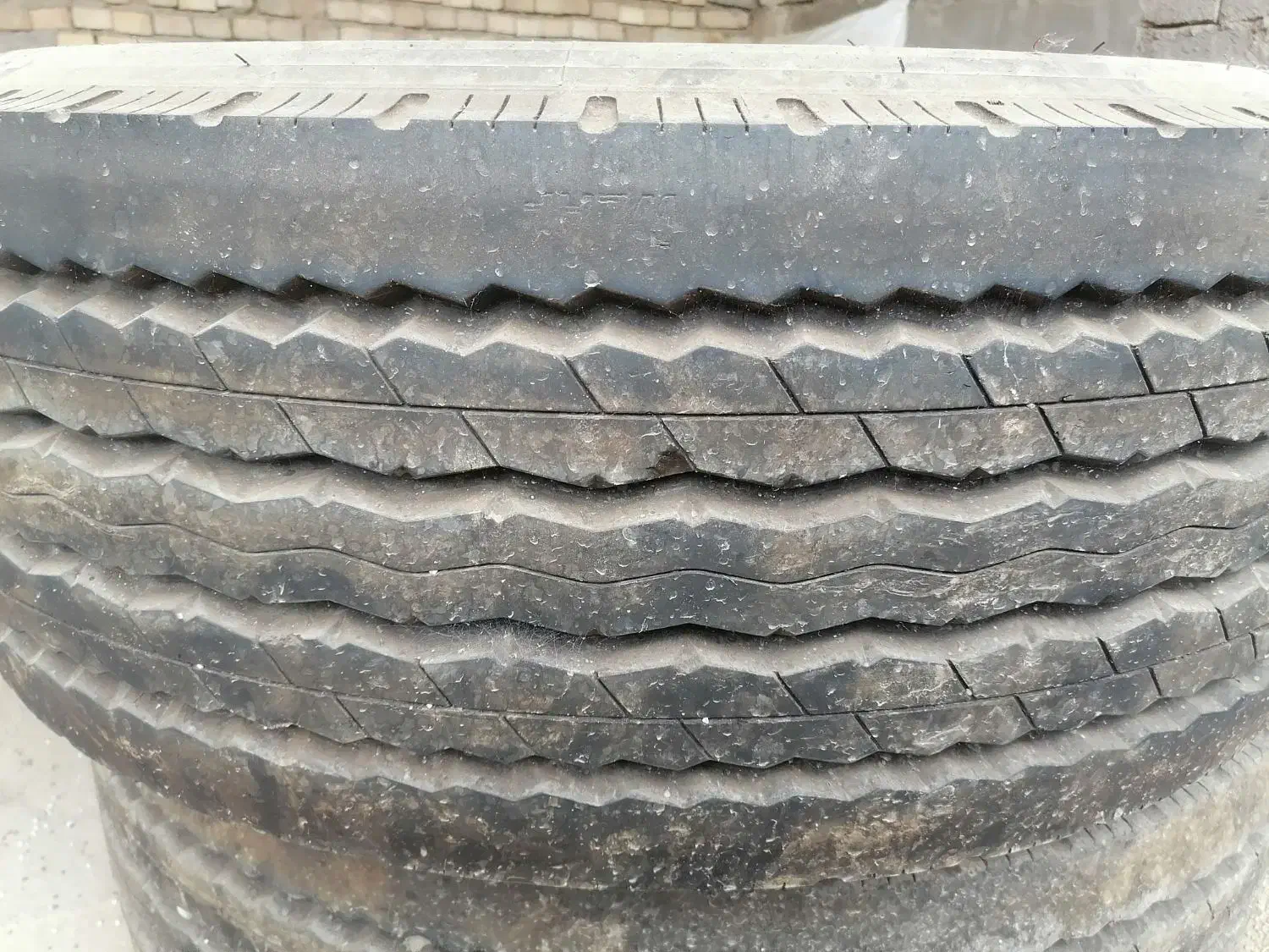 لاستیک زیر صفری|خودرو سنگین|شوشتر, |دیوار