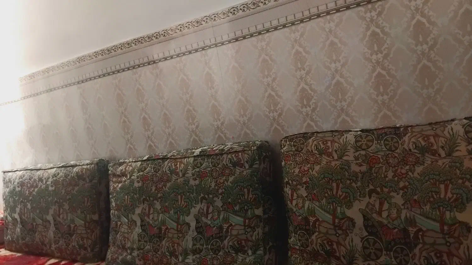 پشتی سنتی|پشتی|آذرشهر, |دیوار