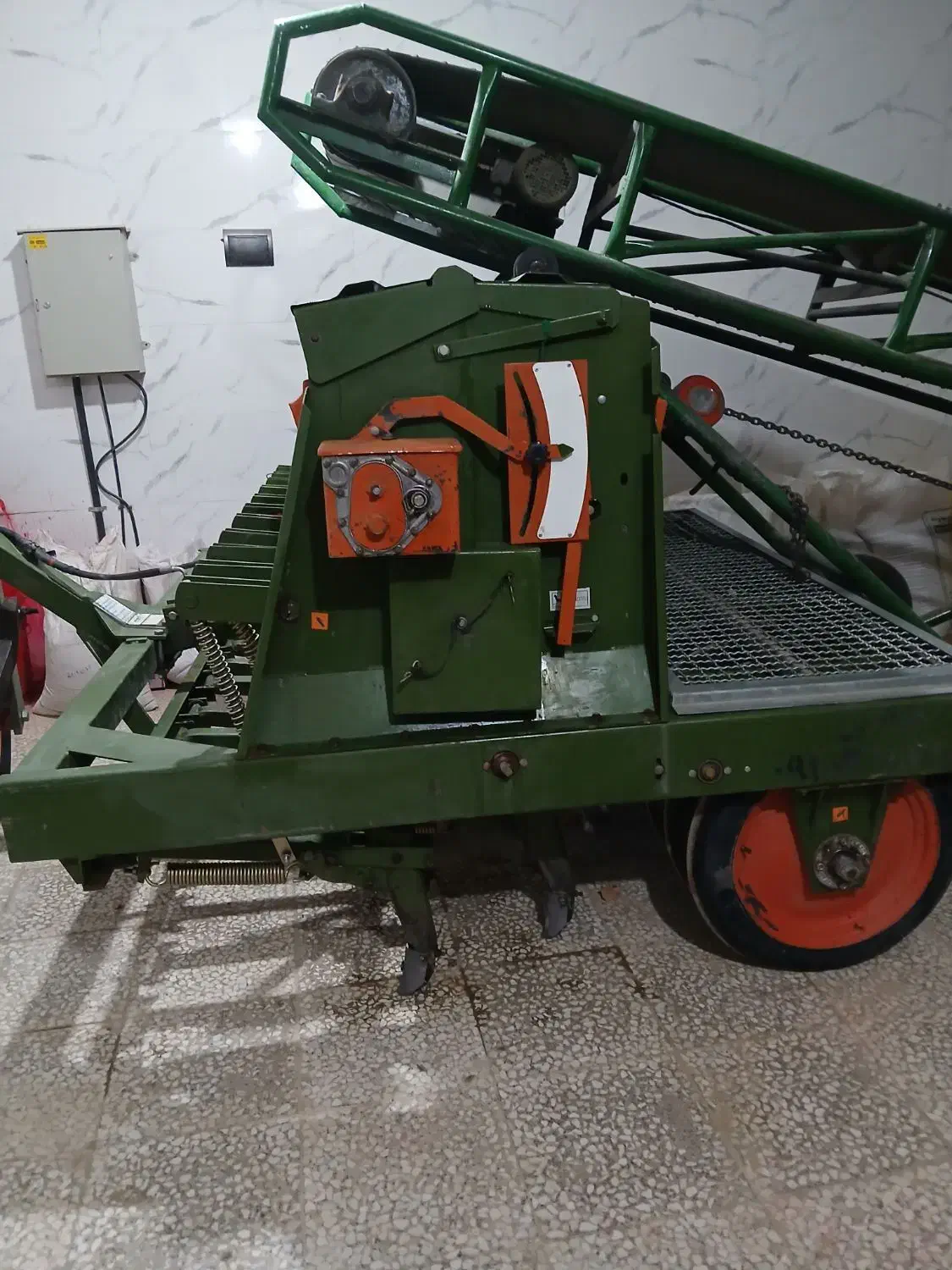 عمیقکار|ماشین‌آلات صنعتی|سردرود, |دیوار