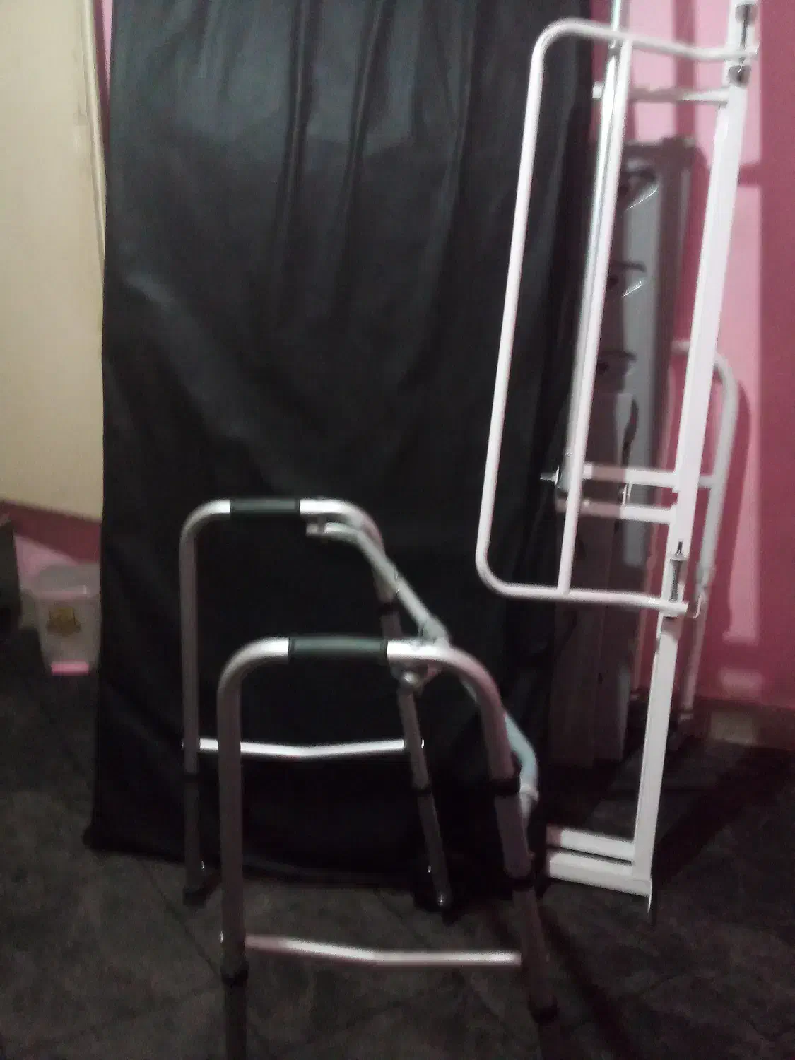 تخت بیمارستانی نو  و تشک مواج نو|تخت و سرویس خواب|رشت, چله خانه|دیوار