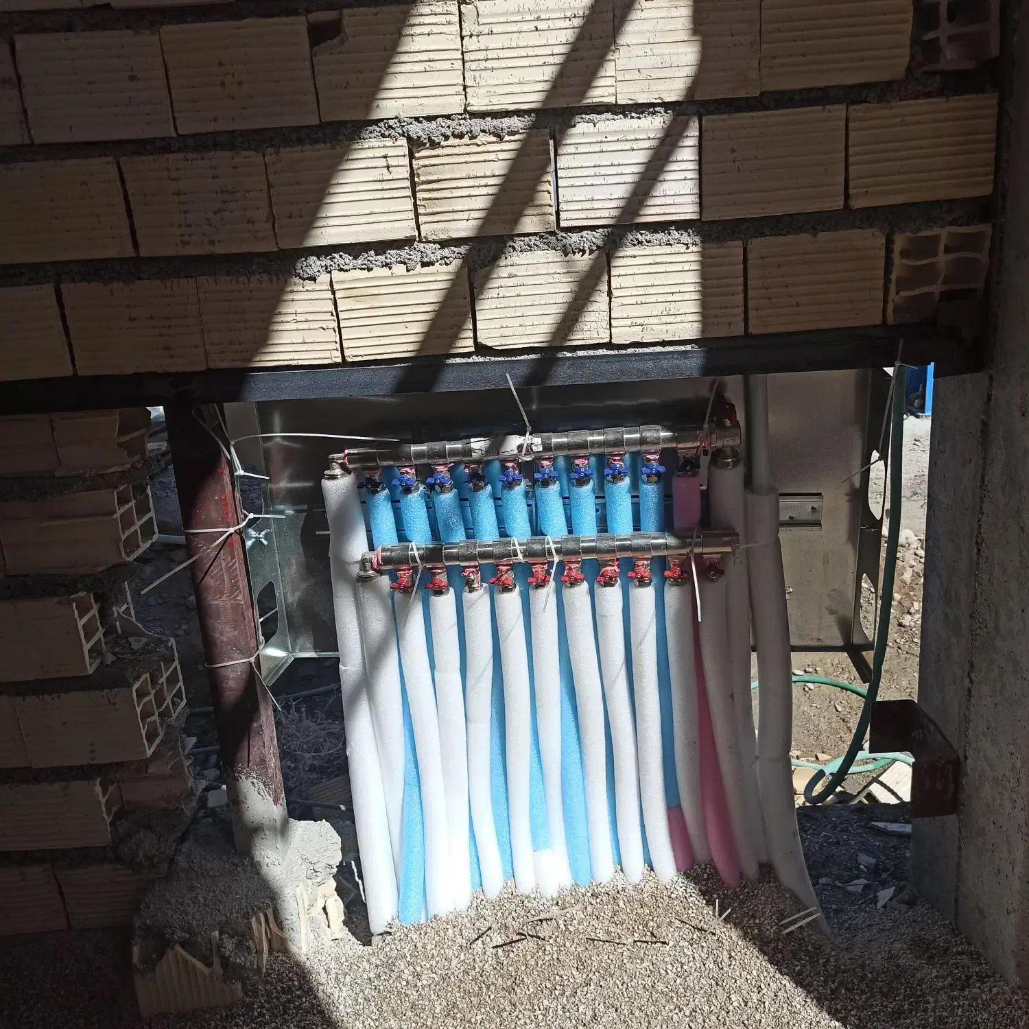 نصب لوله پنج لایه مدارس و ادارات نوسازی و تعمیرات|خدمات پیشه و مهارت|یاسوج, |دیوار