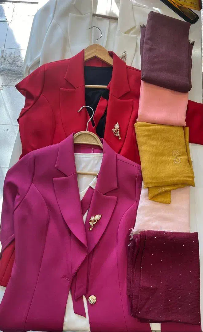 تعداد۲تا کت سایز۴۰به همراه ۲تاپ کرواتی و۵شال|لباس|کرمان, |دیوار