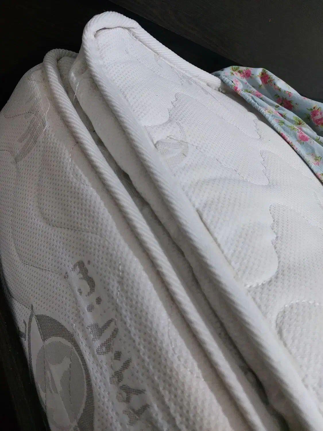 تخت دونفره به همراه تشک طبی|تخت و سرویس خواب|رشت, گلباغ نماز|دیوار