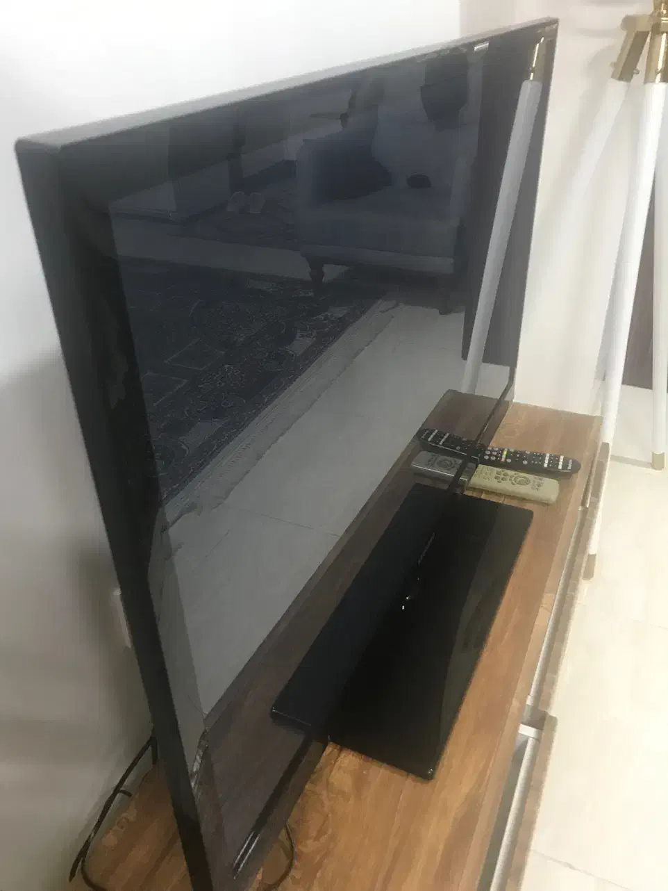 تلویزیون ۴۳اینج سالم بدونم خط خش|تلویزیون و پروژکتور|گرگان, |دیوار