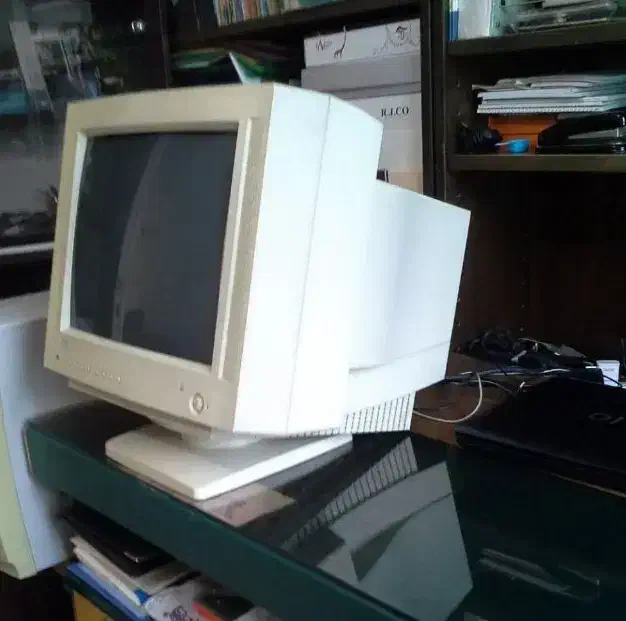 مانیتور سوخته  سی آر تی|خدمات پیشه و مهارت|ایلام, |دیوار