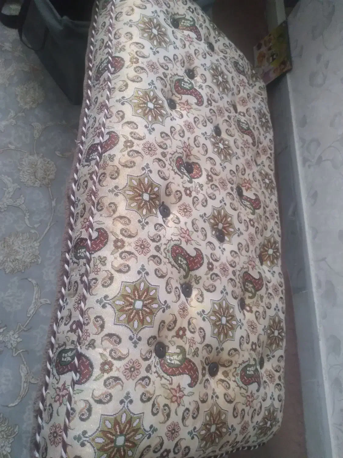 ۶ عدد پشتی در حد نو شهر قدس|پشتی|قدس, شهر‌قدس|دیوار