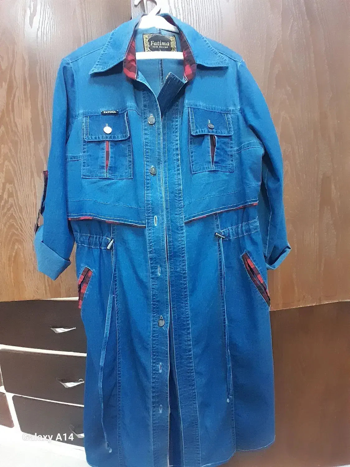 مانتو|لباس|قم, باجک یک|دیوار