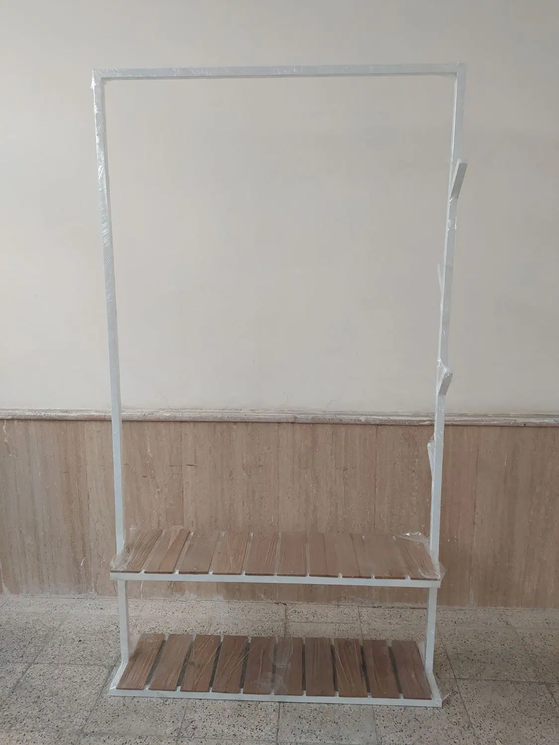 رگال لباس|بندرخت و رخت‌آویز|مشهد, شهرآرا|دیوار