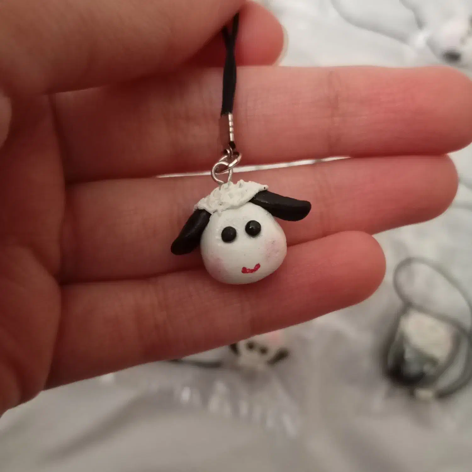 آویزBlack White|لوازم جانبی موبایل و تبلت|بجنورد, |دیوار