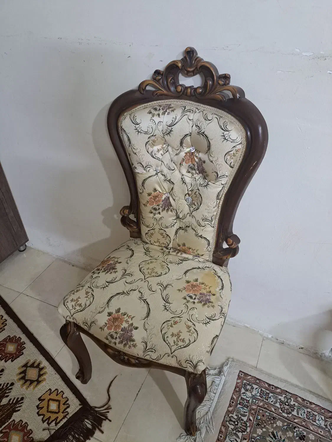 مبل سلطنتی درحد نو|مبلمان خانگی و میز عسلی|گلبهار, شهر جدید گلبهار|دیوار