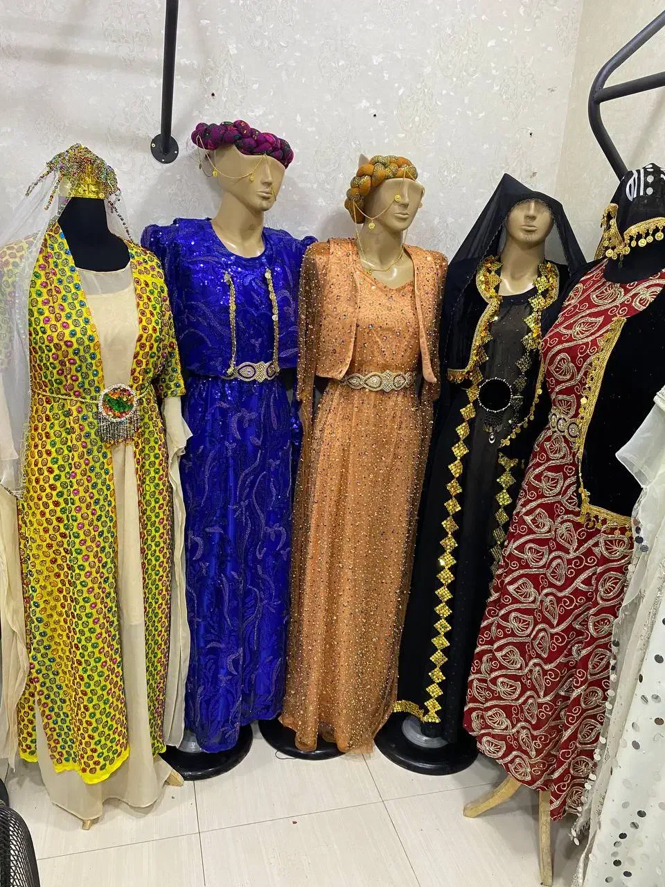 کردی اجاره ای|لباس|خرمآباد, |دیوار