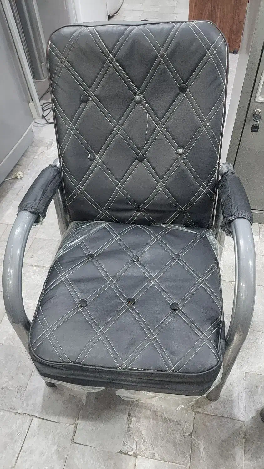 صندلی انتظار (توضیحات بخونیدلطفا)|صندلی و نیمکت|یزد, |دیوار