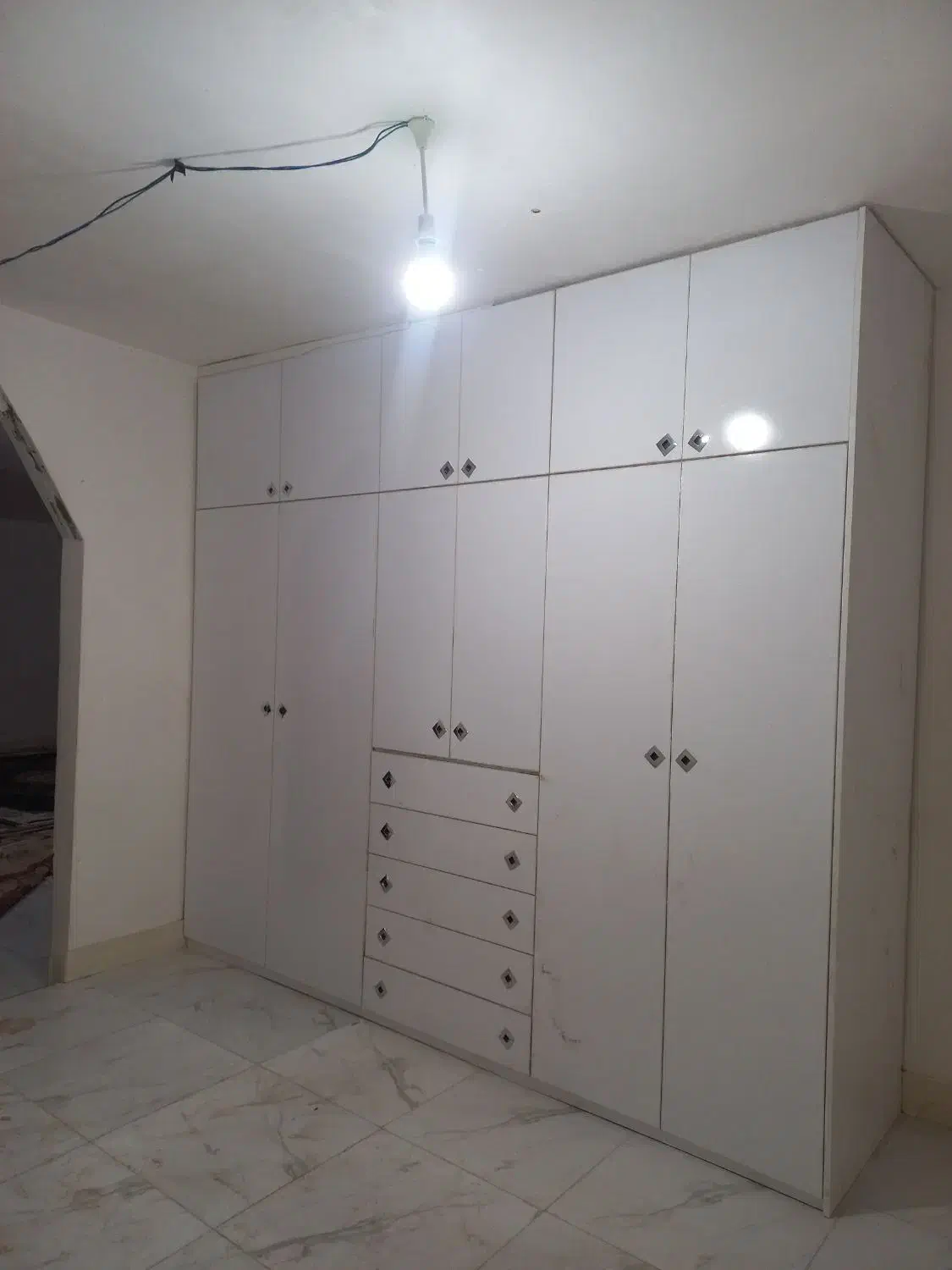 ساخت انواع کابینت کمد دیواری میز ارایش و تحریر|کتابخانه، شلف، قفسههای دیواری|بروجرد, |دیوار