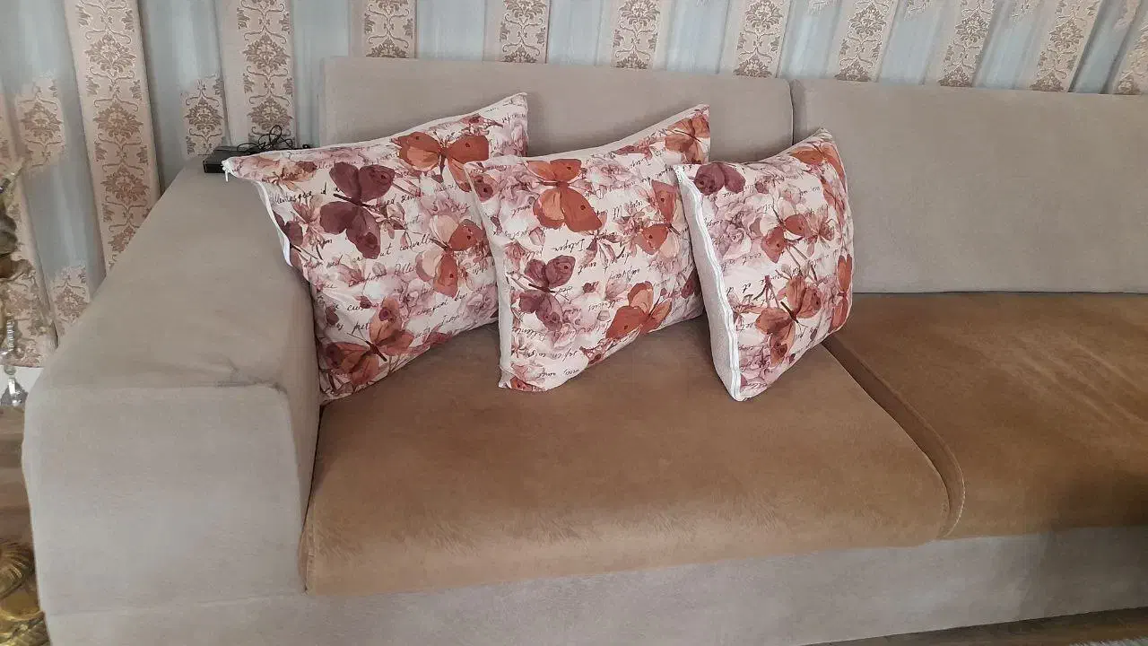 مبل ۹ نفره و میز عسلی ها|مبلمان خانگی و میز عسلی|صحنه, |دیوار