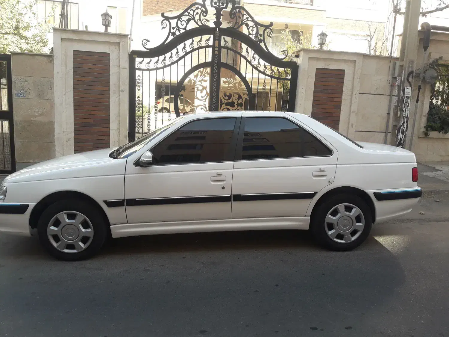 پژوپارس‌سال(XU7p)۱۴۰۳|خودرو سواری و وانت|کرج, بنیاد|دیوار