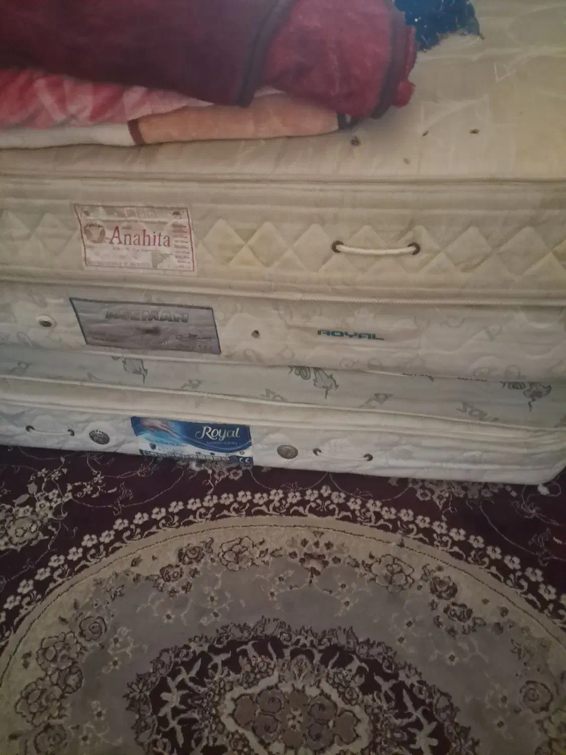 تشک بالشت پتو|رختخواب، بالش، پتو|کوه چنار, |دیوار