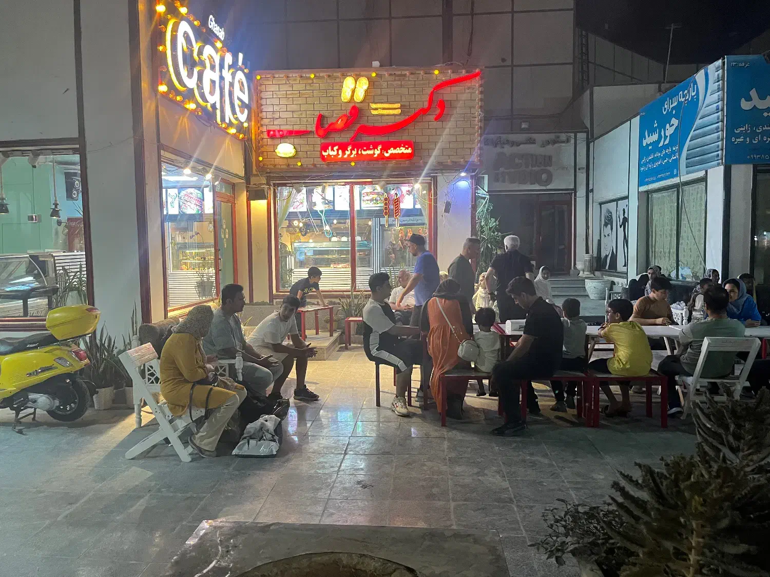 نیازمند به کباب پز و سالندار|استخدام خدمات فروشگاه و رستوران|چابهار, |دیوار