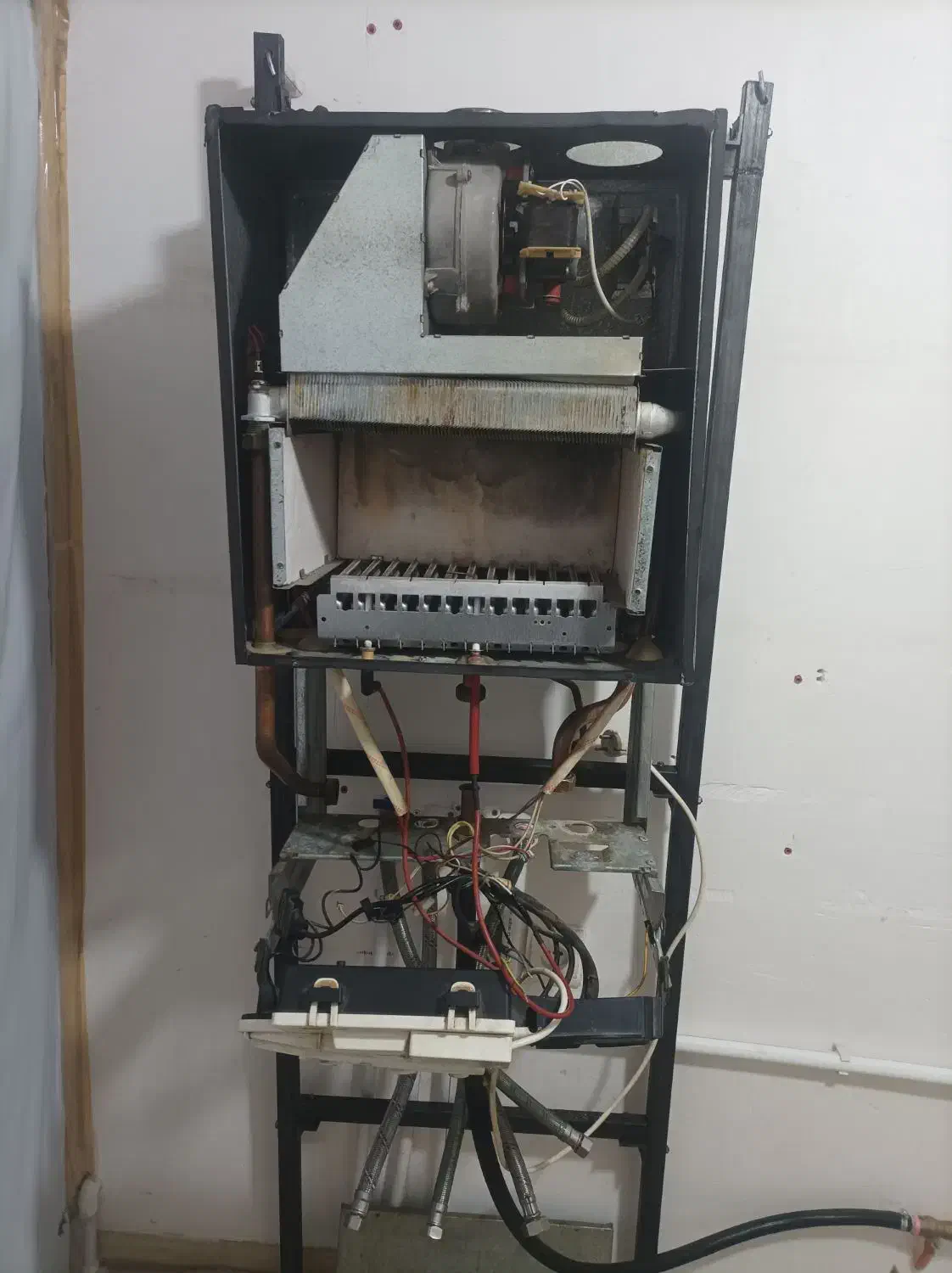 تعمیرات تخصصی پگیج ایران رادیاتور بوتان. ابگرمکن|خدمات پیشه و مهارت|اردبیل, |دیوار