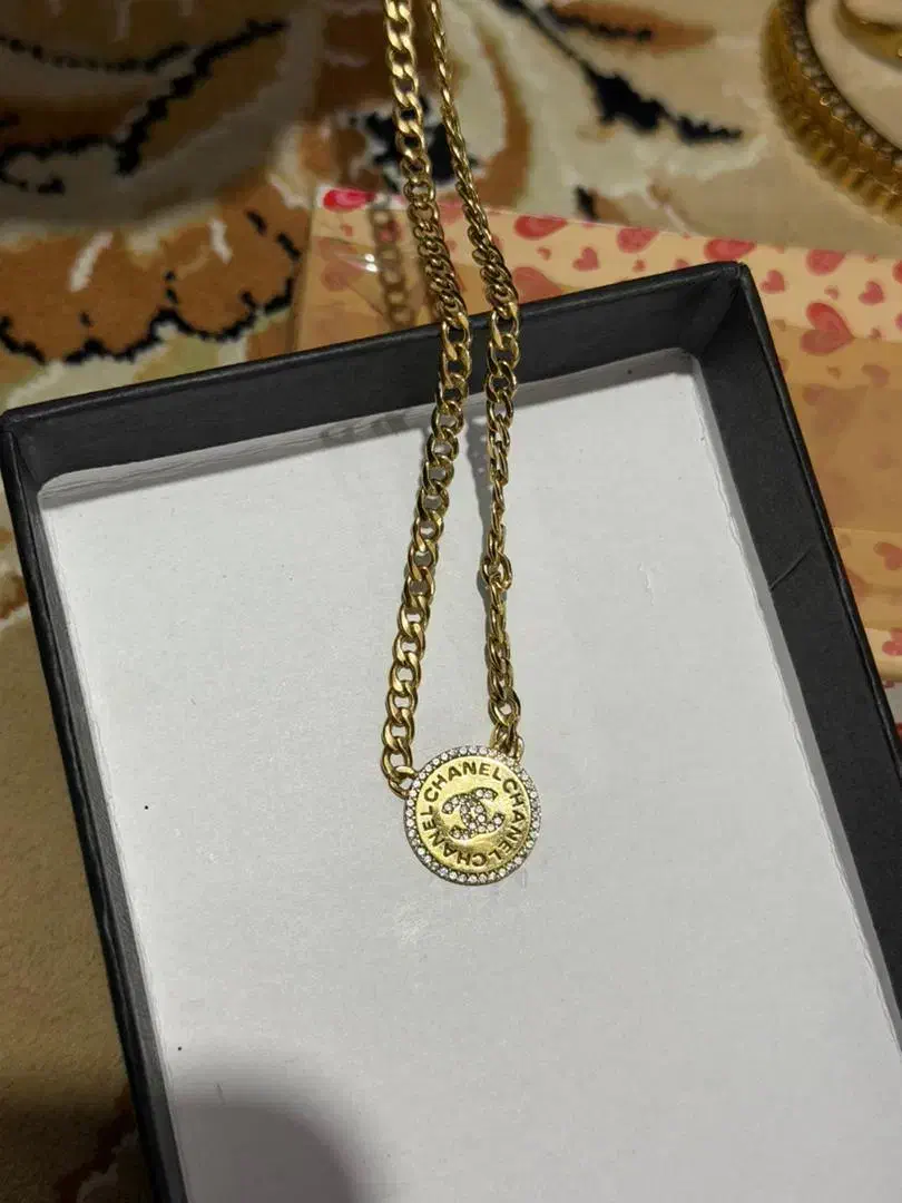 طلا نو|جواهرات|شیراز, بعثت|دیوار