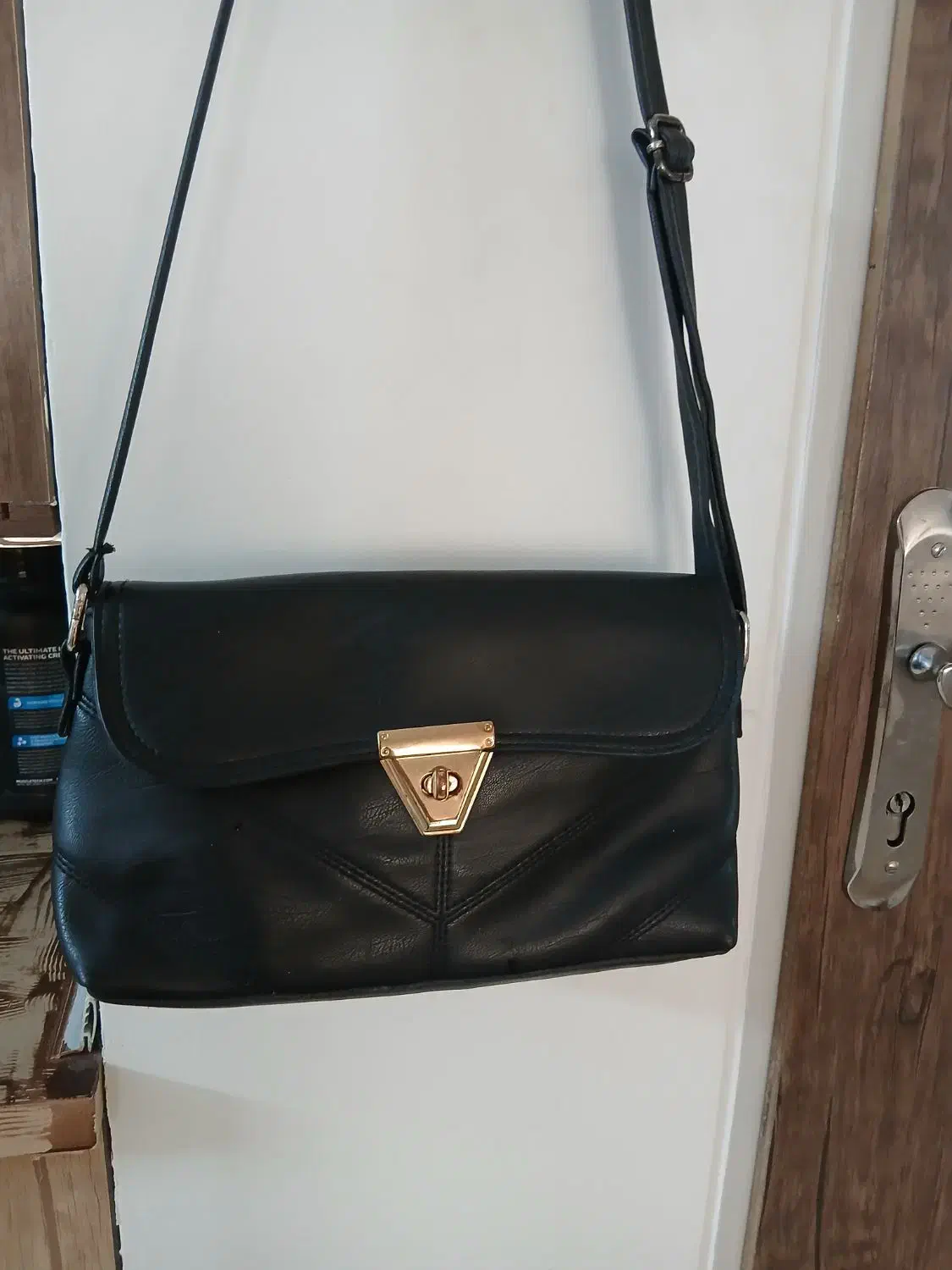 چند تا کیف دوشی و دستی زنانه و دخترانه، در حد نو.|کیف، کفش، کمربند|دماوند, گیلاوند|دیوار